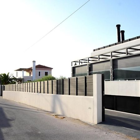 White And Black Aegina Exterior photo