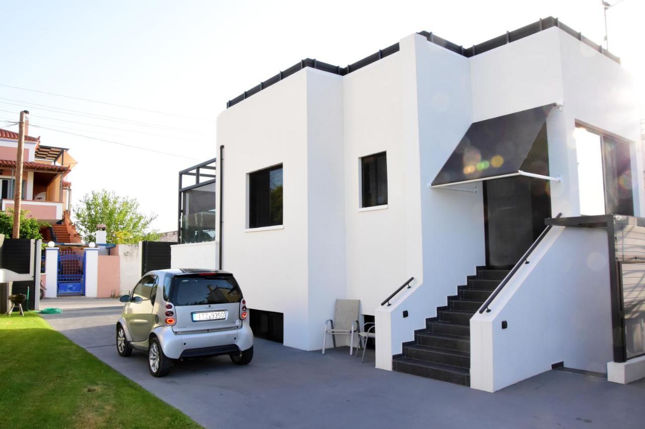 White And Black Aegina Exterior photo